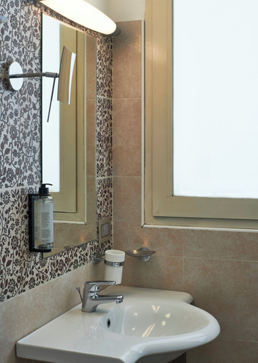 Bathroom, Serena Majestic Hotel, Pescara