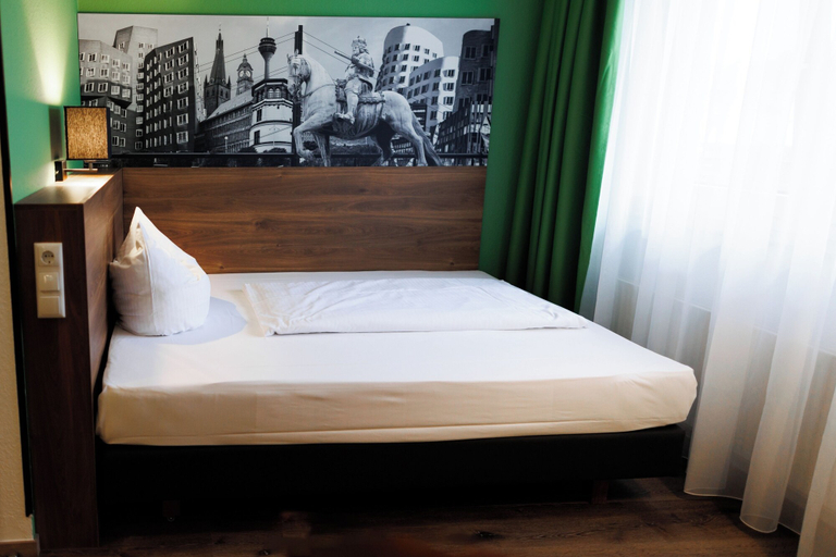 Bedroom 3, Bellevue Hotel, Düsseldorf