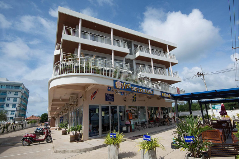Exterior 4