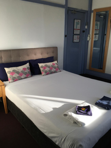 Others 5, Commonwealth Hotel, Newcastle - Inner City