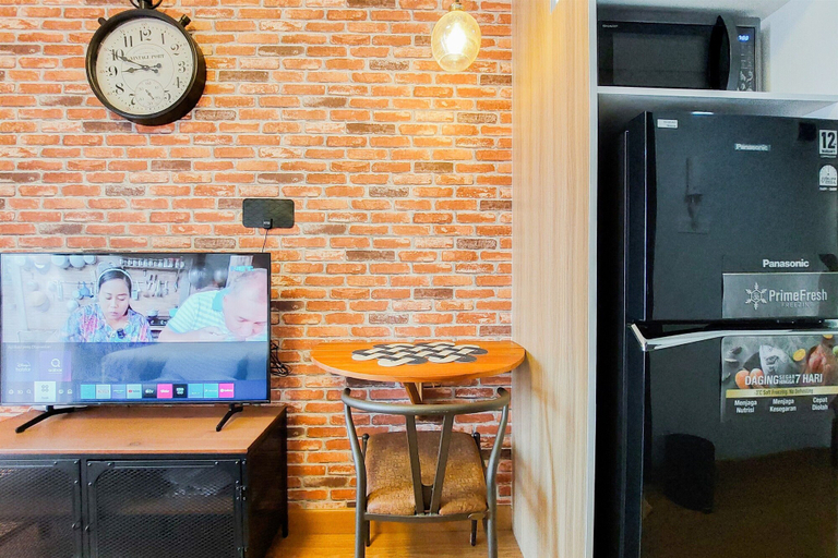 Others 3, Homey And Relaxing Studio Transpark Bintaro Apartment, South Tangerang