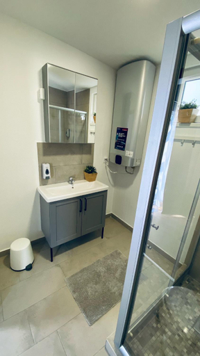 Bathroom 2, Tiszavirag Panzio es Udulokozpont, Tiszafüred