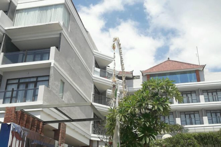 Exterior & Views 17