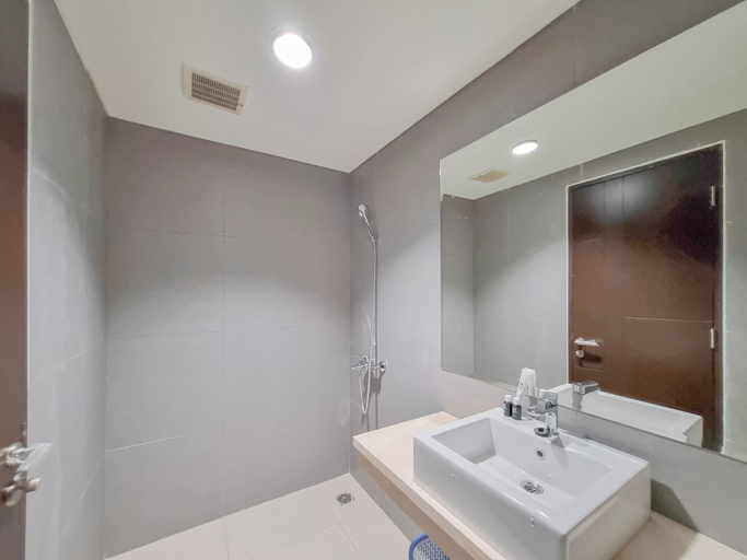 Bathroom 3, Relaxing And Cozy Studio Patraland Amarta Apartment, Sleman