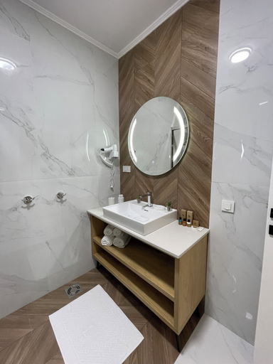 Bathroom 3, Hotel Maraj