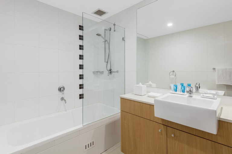 Bathroom 10
