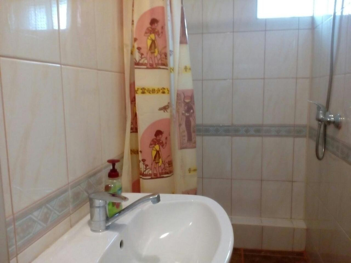 Others 5, Hostel Mnogoborets F. Klub, Odes'ka
