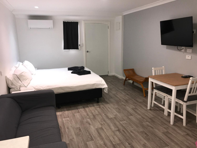 Bedroom 2, Green Head Caravan Park, Coorow