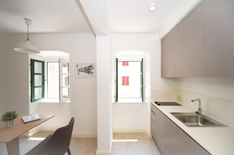 Others 4, Katareo Apartments
