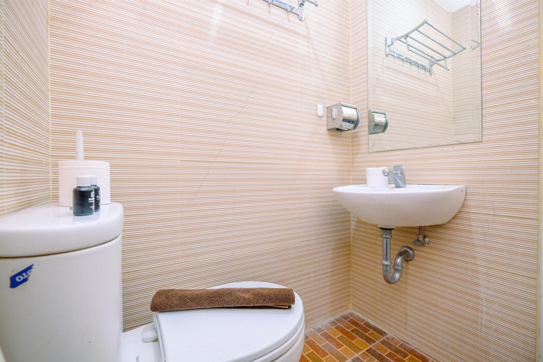 Bathroom 3, Minimalist And Comfy 2Br Park View Condominium Apartment, Depok