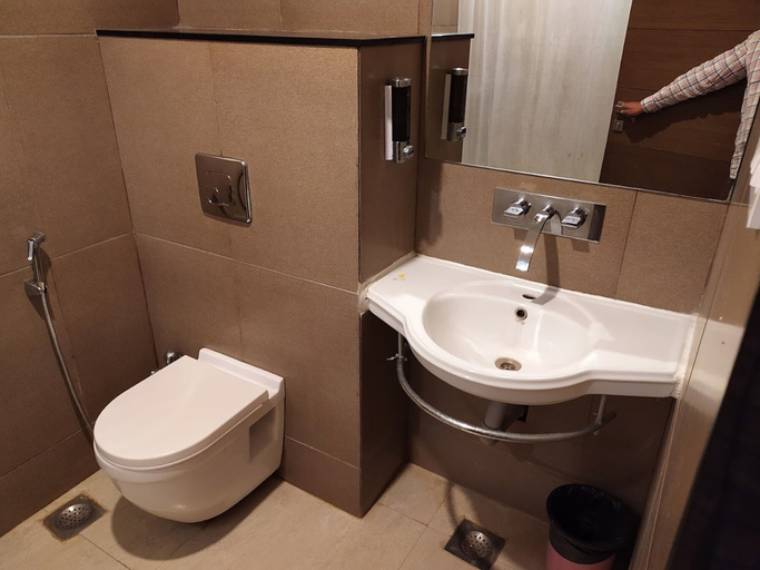 Bathroom, Goroomgo Park Palace Ujjain, Ujjain