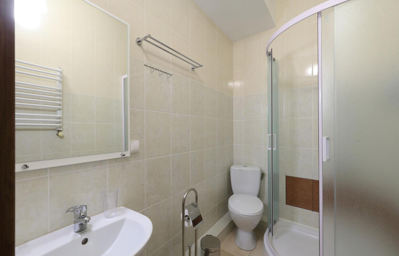 Bathroom 2, Hotel Karpaty, Tysmenyts'kyi