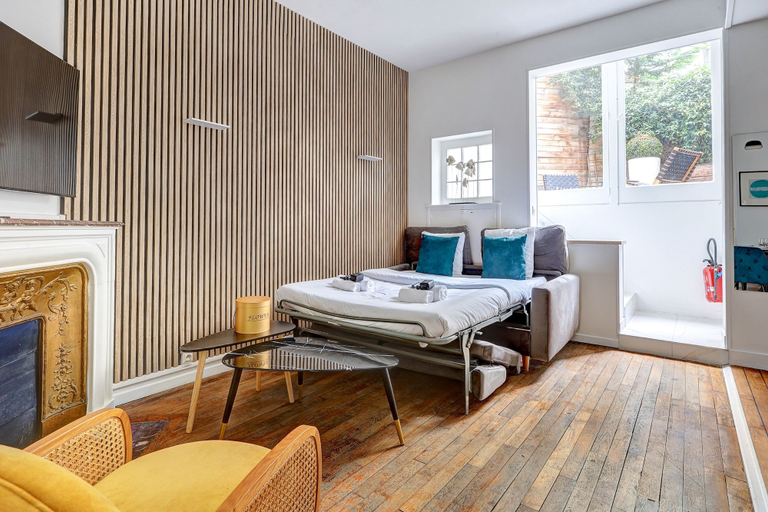 Others 4, Maison Euler, Paris
