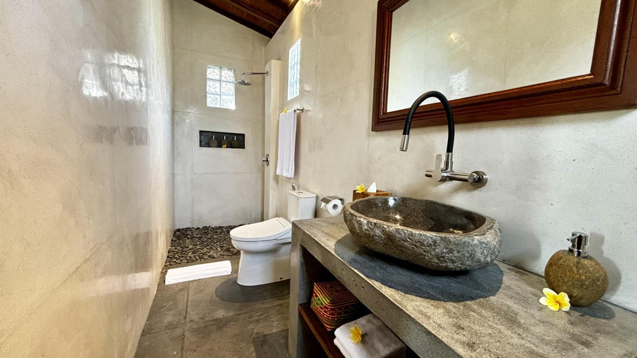Bathroom 9