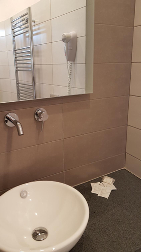 Bathroom 14