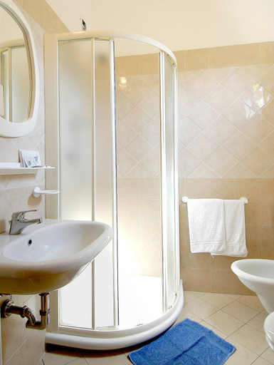 Others 5, Hotel Adler, Rimini
