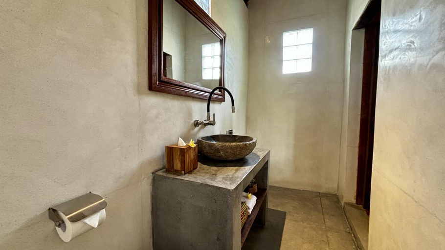 Bathroom 16