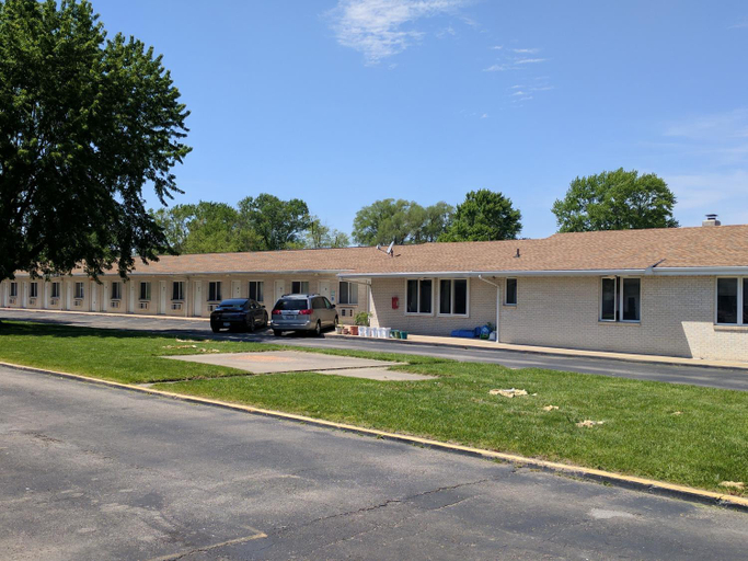 Others 5, All Seasons Motel, Whiteside