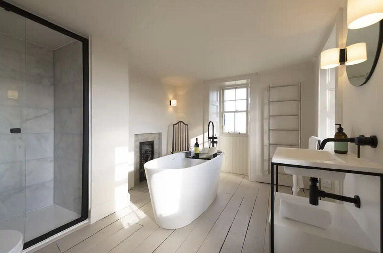 Bathroom, JOIVY Observatory House, Edinburgh