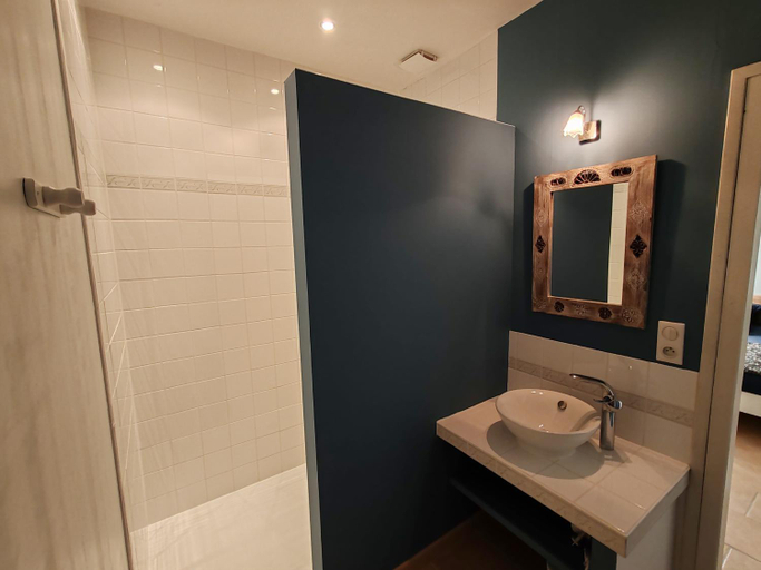 Bathroom 3, La Source Du Bonheur Chambres et Table d'Hotes, Aveyron