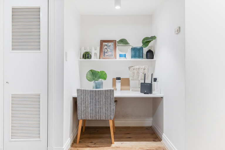 Others 4, Vibrant 1-Bed Apartment On the Famous Chapel St, Melbourne
