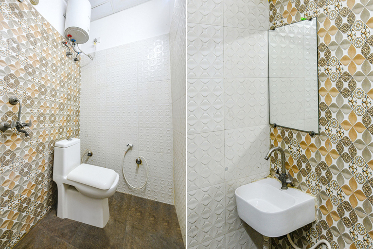 Bathroom, Fabhotel Glorify, Gautam Buddha Nagar