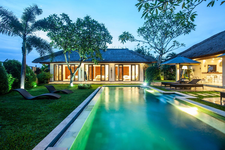 Sport & Beauty 2, Luxury Villa 4 bedrooms/4bathrooms, Private pool in the middle of a tropical garde, aera Canggu, Badung