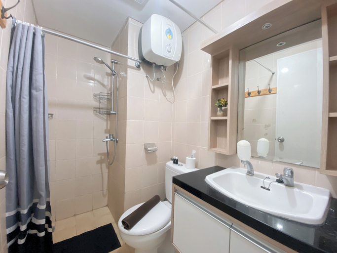 Bathroom 4, Strategic 2Br Apartment With Pool View At Parahyangan Residence, Bandung