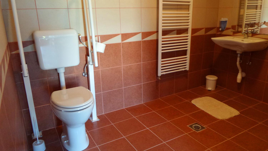 Bathroom 3, Aranylo Vendeghaz, Kazincbarcikai