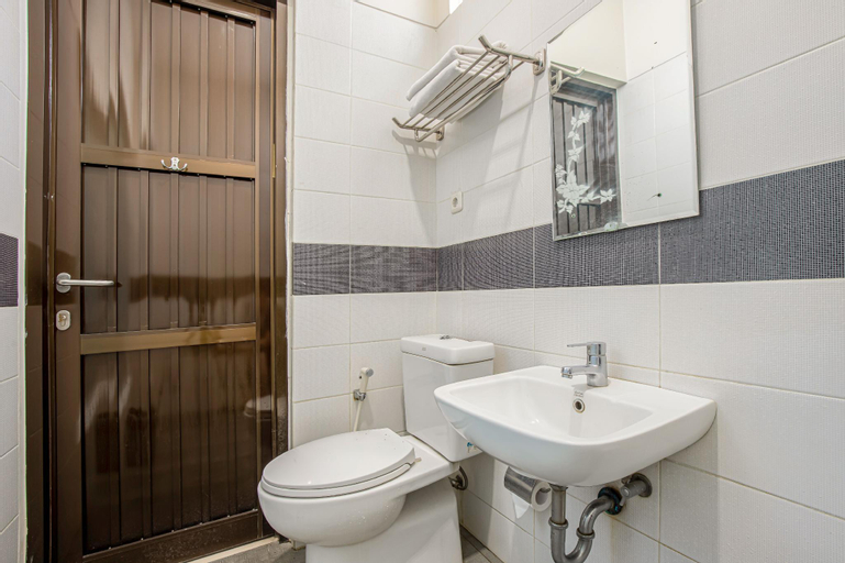Bathroom 8