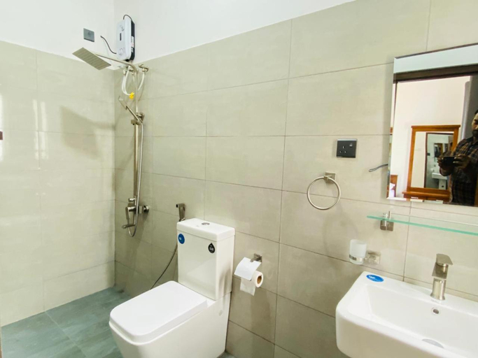 Bathroom, Kottagala White House, Nuwara Eliya