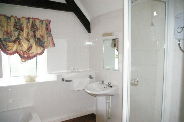 Bathroom 4, Plas Coch Hotel, Gwynedd