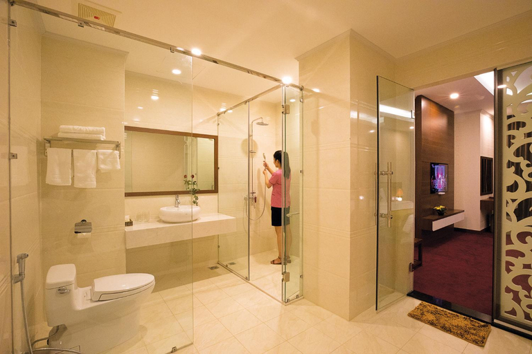 Bathroom 3, Hung Manh Plaza Hotel, Tân Lạc