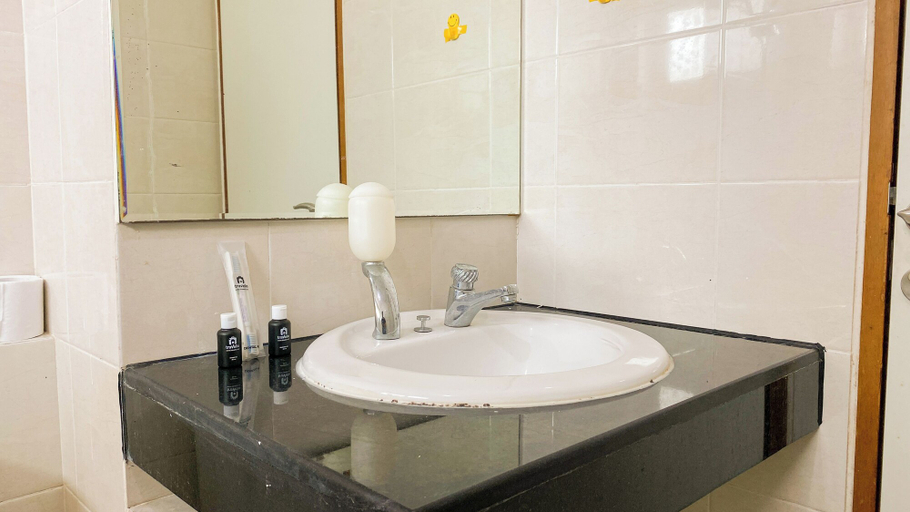 Bathroom 3, Best Homey And Spacious 3Br At Green Bay Condominium Apartment, Jakarta Utara