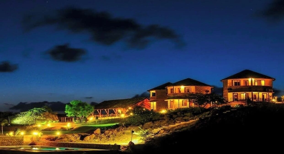 Exterior & Views