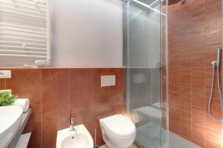 Bathroom 4, Mamo Florence - Dante & Virgilio Apartments, Florence