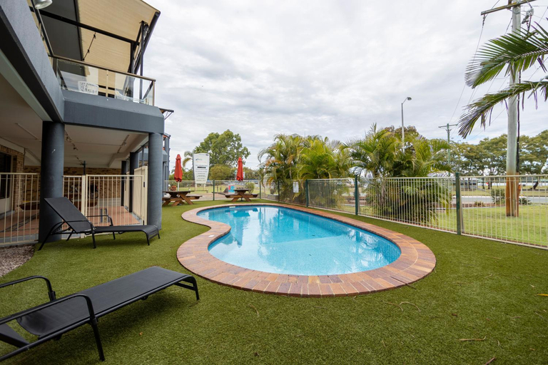 Sport & Beauty 4, Bribie Waterways Motel, Bribie Island