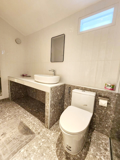 Bathroom 28