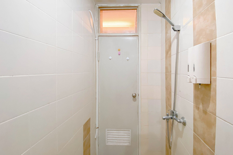 Bathroom 5, Spacious 1Br Classic At The Edge Bandung Apartment, Cimahi
