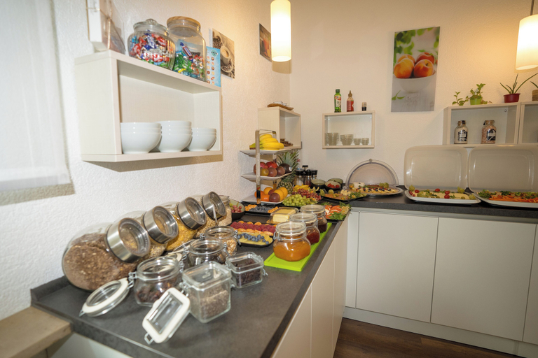 Food & Drinks 4, B&B Outlet Hotel – Metzingen – Bad Urach - Free Parking, Reutlingen
