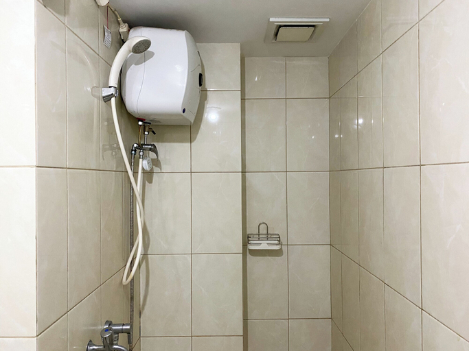 Bathroom 5, Comfortable And Nice 2Br At Springlake Summarecon Bekasi Apartment, Bekasi