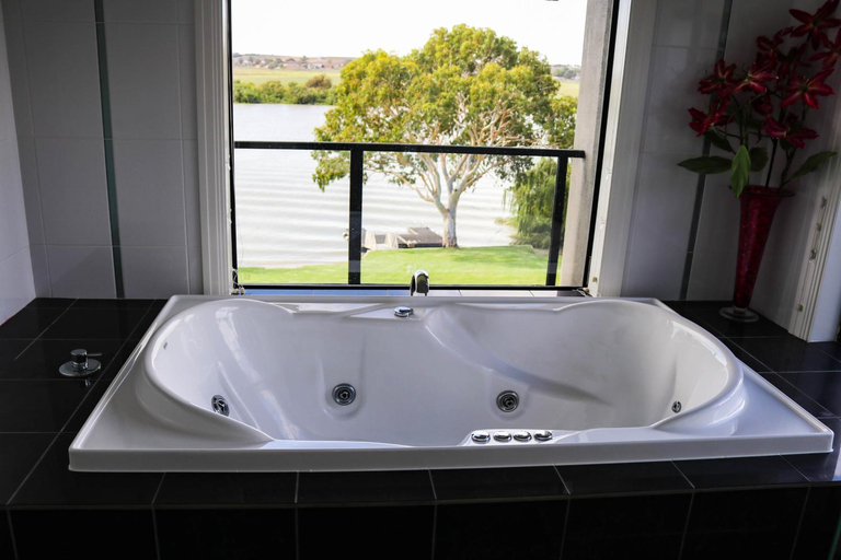 Bathroom 2, River Devine Murray Bridge Entire Home., Murray Bridge