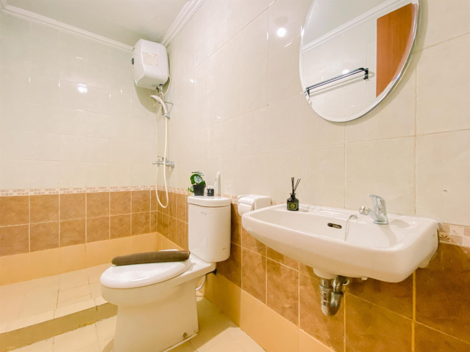 Bathroom 3, Best Studio (No Kitchen) At Grand Palace Kemayoran Apartment, Central Jakarta