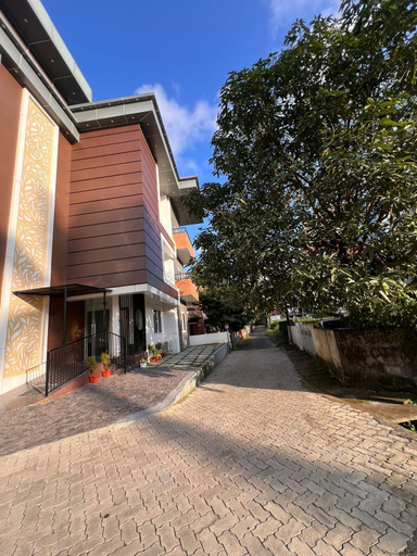 Exterior & Views 2, THE LOTAZ HOTEL, Ernakulam