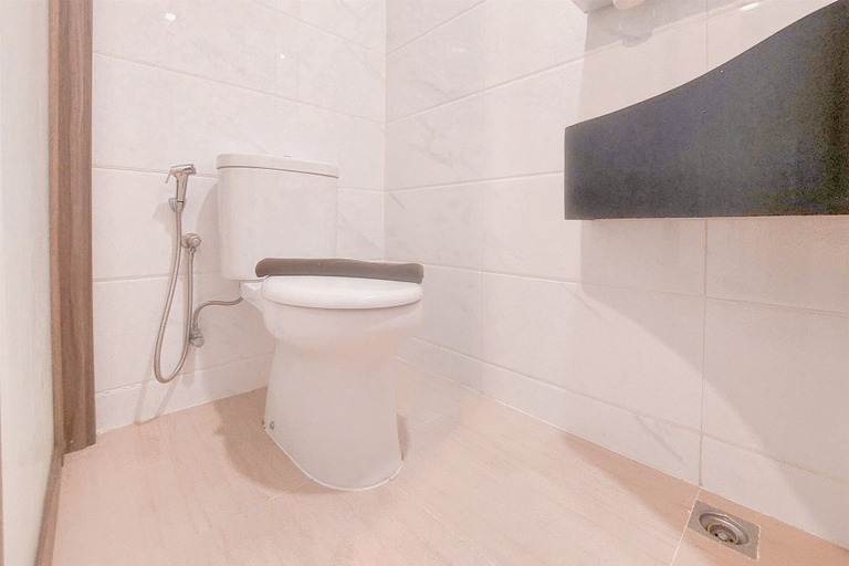Bathroom 3, Comfort And Homey Studio At Sky House Bsd Apartment, South Tangerang