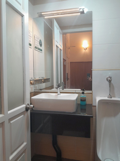Bathroom 4, Good For You Hotel, District 2
