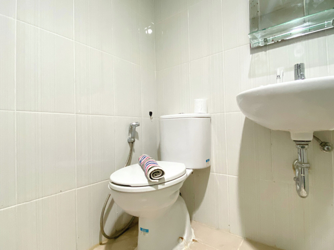 Bathroom 4, Spacious And Restful 1Br Tamansari Semanggi Apartment, South Jakarta