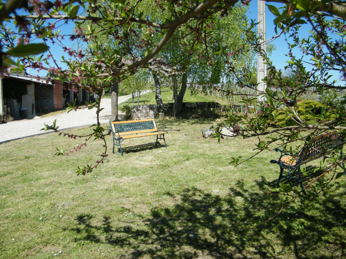Garden 2, Clos Vieux Rochers Vineyard, Gironde
