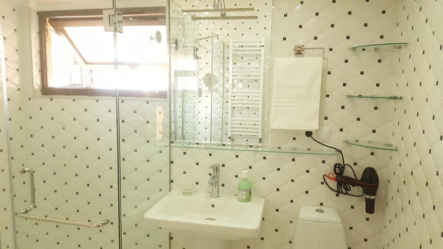 Bathroom 2, Archie's Apartment in Old Town, Batumi