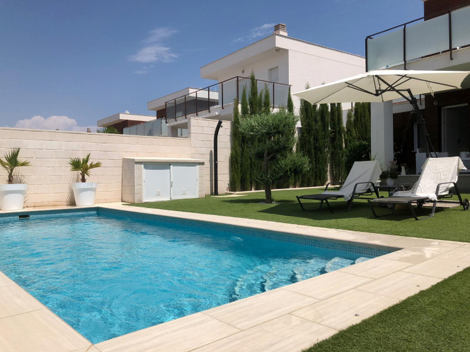 Others 4, Calle Malta 19 Villa, Alicante